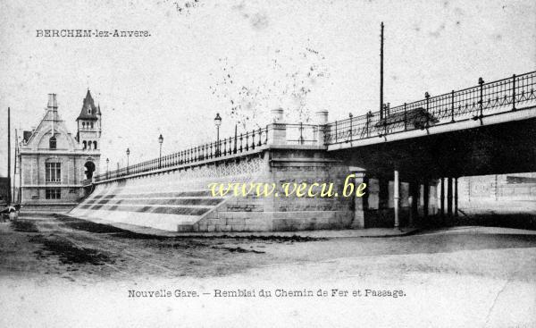 ancienne carte postale de Berchem Remblai du chemin de fer et passage