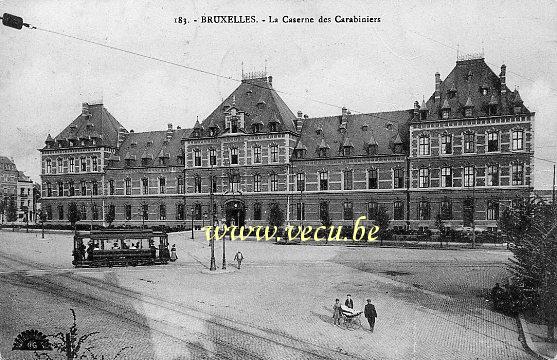 ancienne carte postale de Schaerbeek La Caserne des Carabiniers (place Dailly)