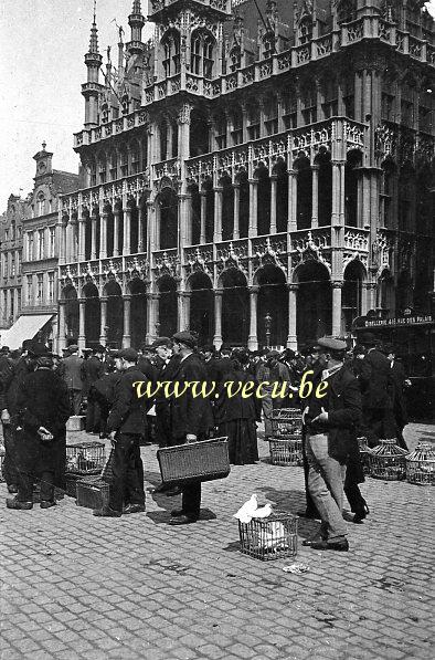 ancienne carte postale de Bruxelles Marché aux Oiseaux - Grand Place