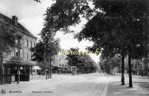 ancienne carte postale de Ixelles Boulevard Militaire. Croisement de l'avenue Buyl et du Boulevard Général Jacques
