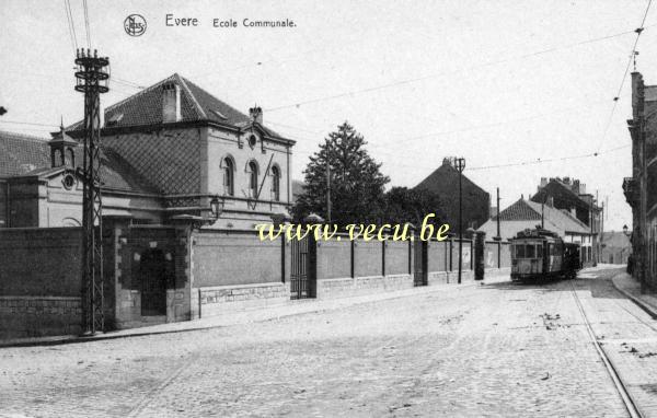 ancienne carte postale de Evere Ecole communale
