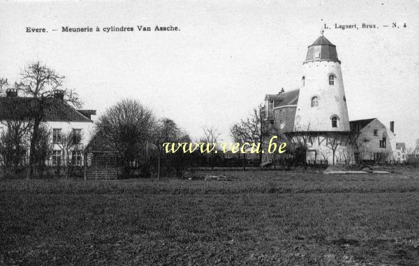 ancienne carte postale de Evere Meunerie à cylindres Van Assche