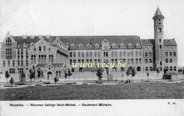 ancienne carte postale de Etterbeek Nouveau collège Saint-Michel - Boulevard militaire