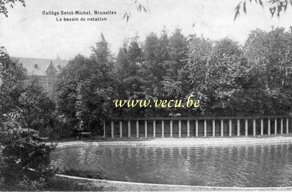 ancienne carte postale de Etterbeek Collège St Michel - Le bassin de natation