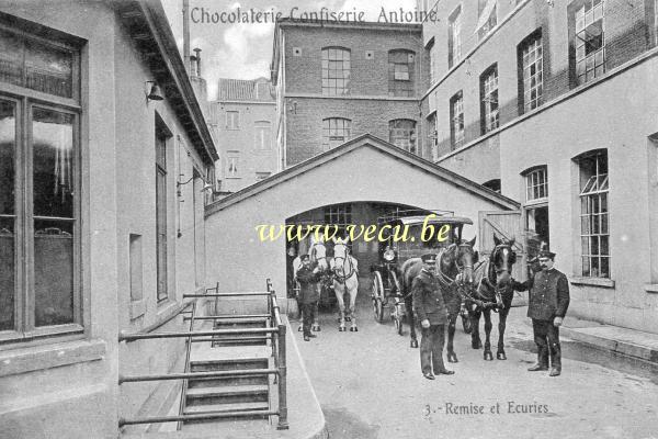 ancienne carte postale de Ixelles Chocolaterie-Confiserie Antoine Rues du Prince Royal-Keyenveld-du Berger Remise et Ecuries