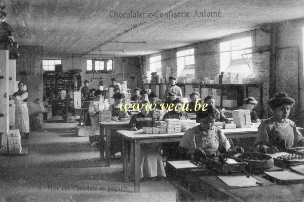 ancienne carte postale de Ixelles Chocolaterie-Confiserie Antoine Ilot Prince Royal-Keyenveld  Mise des chocolats en paquets
