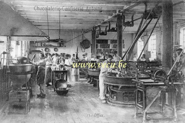 ancienne carte postale de Ixelles Chocolaterie-Confiserie Antoine  Ilot Prince Royal-Keyenveld-du Berger   Office
