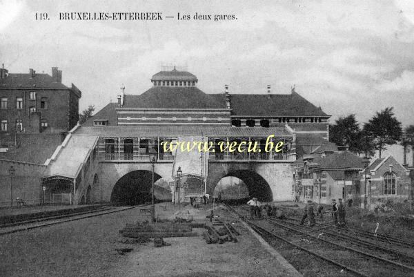 ancienne carte postale de Etterbeek Les deux gares