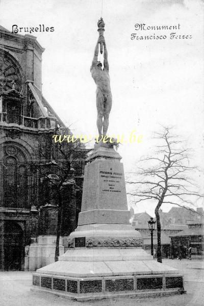 ancienne carte postale de Bruxelles Monument Francisco Ferrer (arrière de l'église Ste Catherine)