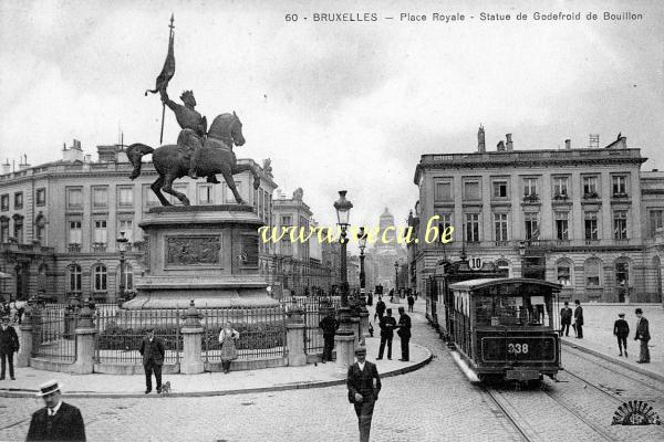 ancienne carte postale de Bruxelles Place Royale - Statue de Godefroid de Bouillon