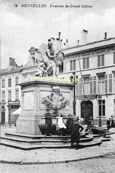 ancienne carte postale de Bruxelles Fontaine du Grand Sablon