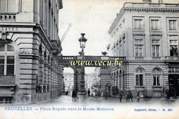 ancienne carte postale de Bruxelles Place Royale vers le Musée Moderne