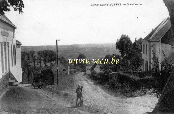 ancienne carte postale de Mont-Saint-Aubert Grand'route