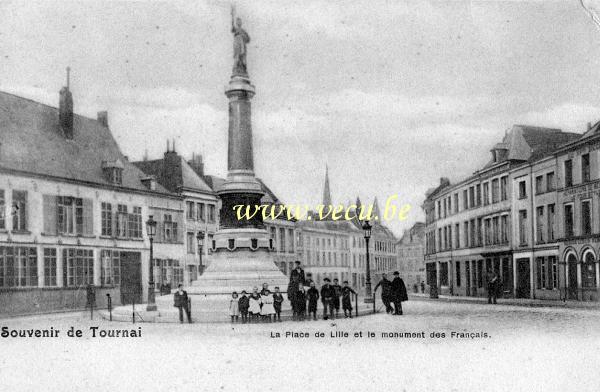 ancienne carte postale de Tournai La place de Lille et le monument des Français