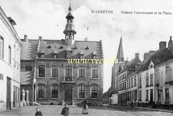 ancienne carte postale de Warneton Maison communale et la Place