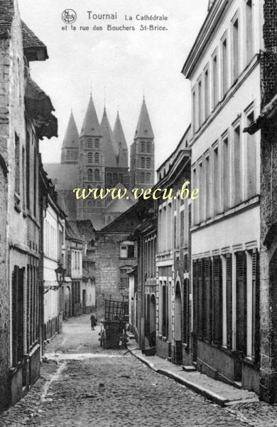 ancienne carte postale de Tournai La cathédrale et la rue des Bouchers St Brice