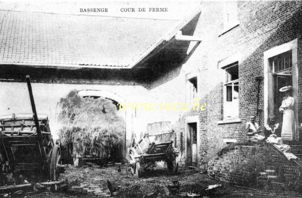 ancienne carte postale de Bassenge Cour de ferme