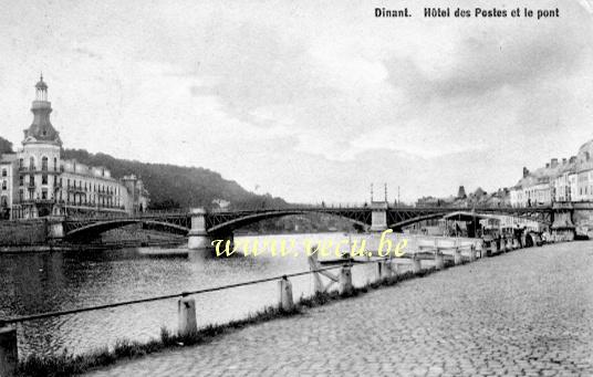 ancienne carte postale de Dinant Hôtel des Postes et le pont.