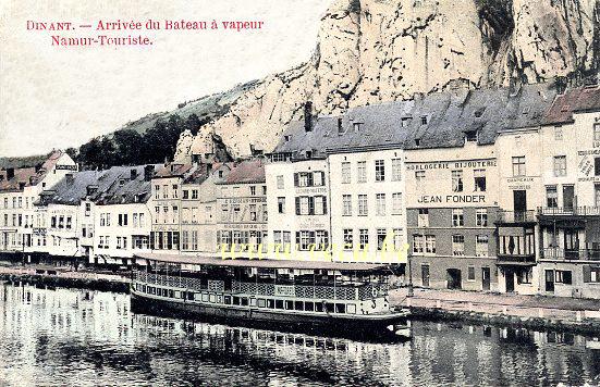 ancienne carte postale de Dinant Arrivée du Bateau à Vapeur Namur-Touriste