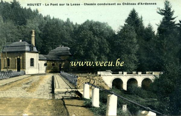 ancienne carte postale de Houyet Le pont sur la Lesse - Chemin conduisant au château d'Ardennes