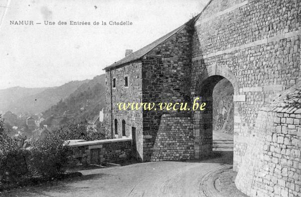 ancienne carte postale de Namur Une des entrées de la Citadelle