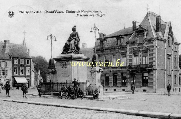 ancienne carte postale de Philippeville Grand Place - Statue de Marie-Louise 1re Reine des Belges