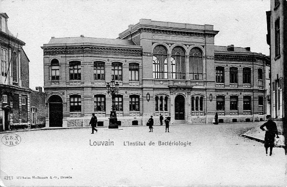 ancienne carte postale de Louvain L'Institut de Bactériologie