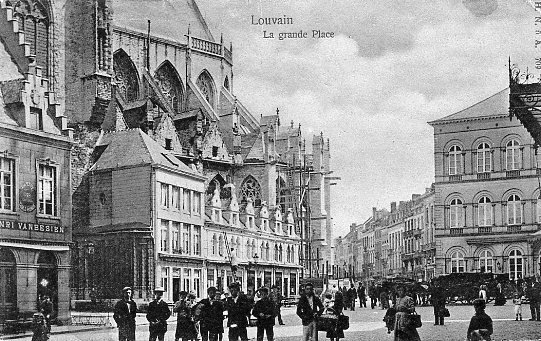 ancienne carte postale de Louvain La grande Place