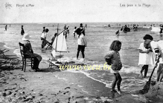 ancienne carte postale de Heyst Les jeux à la plage