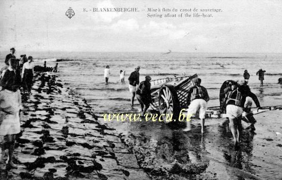 ancienne carte postale de Blankenberge Mise à flots du canot de sauvetage
