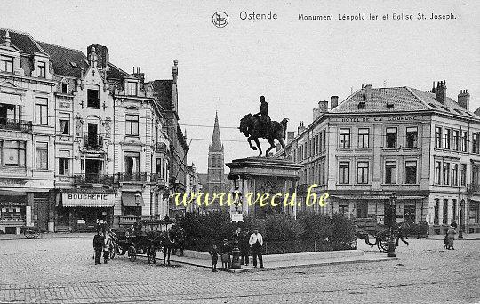 ancienne carte postale de Ostende Monument Léopold 1er et Eglise St Joseph