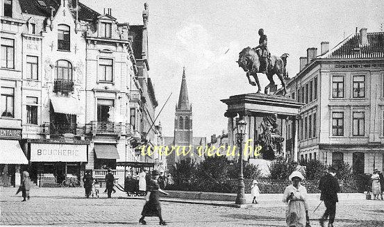 ancienne carte postale de Ostende Place Léopold - Statue Léopold Ier