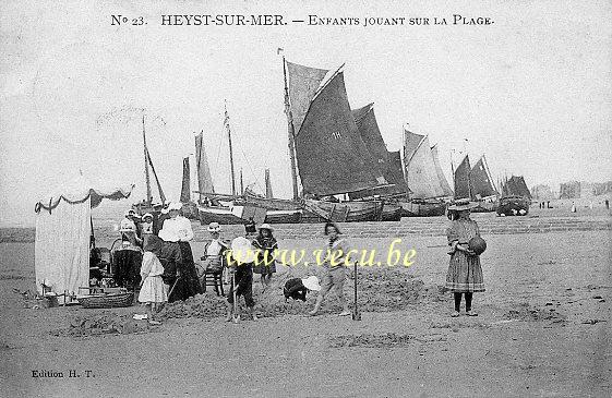 ancienne carte postale de Heyst Enfants jouant sur la plage