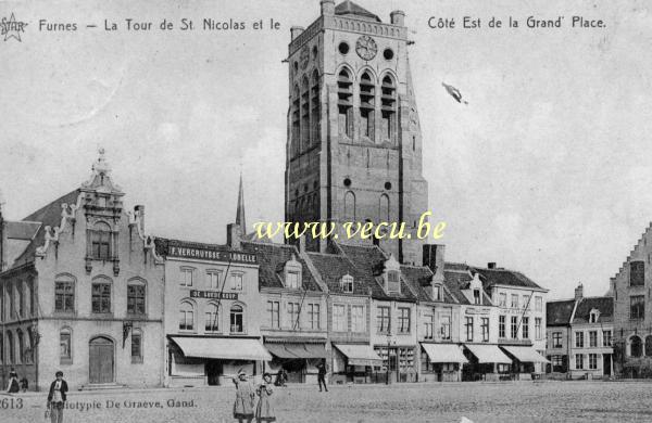 ancienne carte postale de Furnes La tour de St Nicolas et le côté Est de la Grand Place