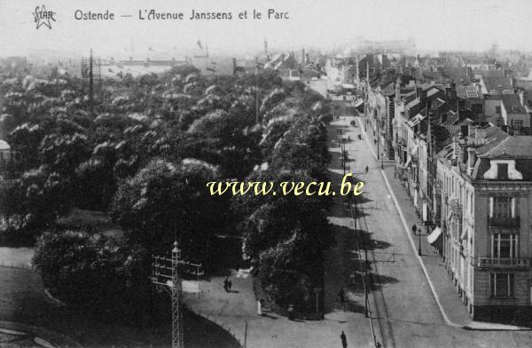 ancienne carte postale de Ostende L'avenue Janssens et le parc