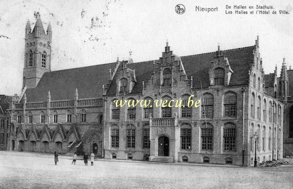 ancienne carte postale de Nieuport Les Halles et l'hôtel de ville