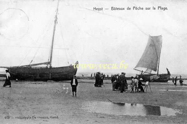 ancienne carte postale de Heyst Bateaux de pêche sur la Plage