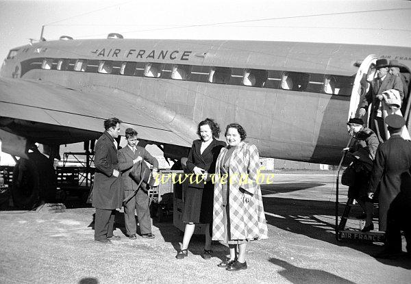 photo ancienne  d'avions   Débarquement d'un avion Air France