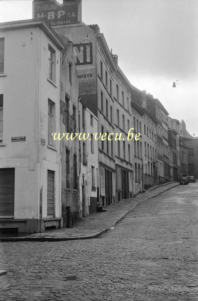 photo ancienne  de Bruxelles - rue des Denrées  coin de la rue du Marché au Parc et de la rue des Denrées