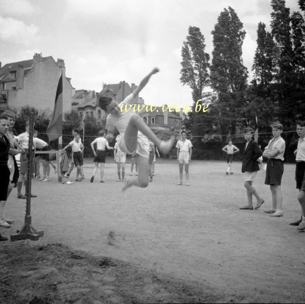 photo ancienne  de la commune d'Etterbeek  Jeux au collège Saint Michel. Rue du Collège St Michel et rue Fauchille