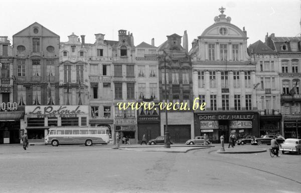 photo ancienne  de Bruxelles - marché aux herbes  café la rotonde devenu le Quick