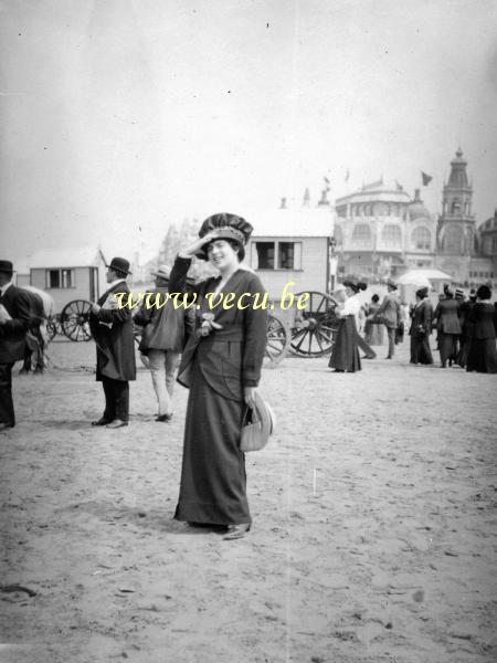 photo ancienne  de Ostende  Sur la plage 