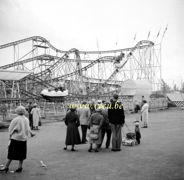 photo ancienne  de l'expo 58  Montagne Russe Monorail éclair une attraction spécialement conçue pour l'expo.
