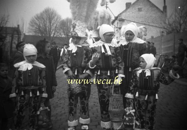 photo ancienne  du carnaval de Binche  