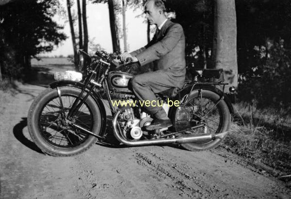 photo ancienne  de motos Gillet  Moto Gillet Herstal