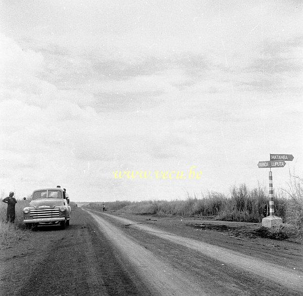 photo ancienne  de Chevrolet  Sur la route de Kabinda