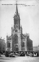 carte postale ancienne de Saint-Gilles L'Eglise et le marché