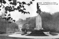 postkaart van Ukkel Square des Héros (vue vers le Cornet) Monument aux Héros de 14-18