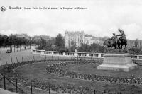 carte postale de Bruxelles Avenue Emile de Mot et statue le dompteur de chevaux