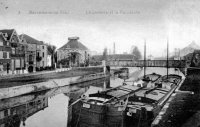 carte postale ancienne de Marchienne-au-pont La Sambre et la passerelle